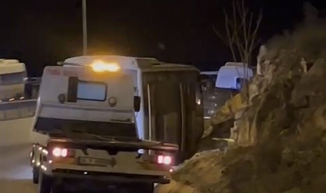 Bursa'da iki servis minibüsü çarpıştı: 7 yaralı