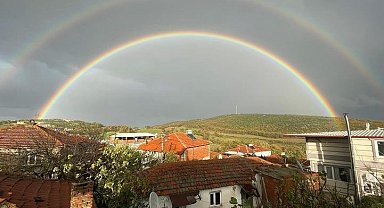Bursa'da ortaya çıkan gökkuşağı mest etti