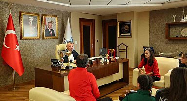 Büyükakın: "Kızlarımızın aldığı başarılar bizi çok mutlu ediyor"