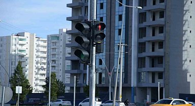 Büyükşehir Belediyesi, yol ve yaya güvenliği için sinyalizasyon sistemlerini artırıyor