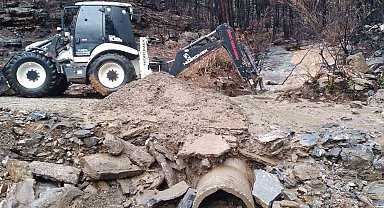 Büyükşehir ekipleri kapanan yolları açtı