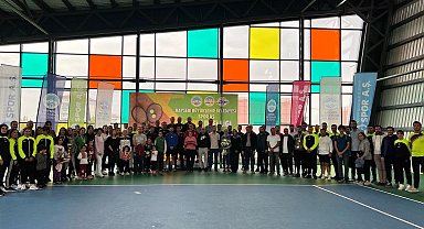 Büyükşehir'in tenis kortlarından 60 bini aşkın vatandaş faydalandı
