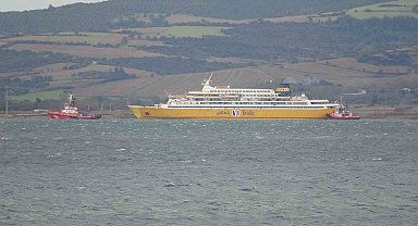 Çanakkale Boğazı'nda yolcu gemisi 'Kevalay Queen' makine arızası yaptı