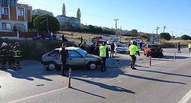 Çanakkale'de iki otomobil çarpıştı: 1 ölü, 1 yaralı