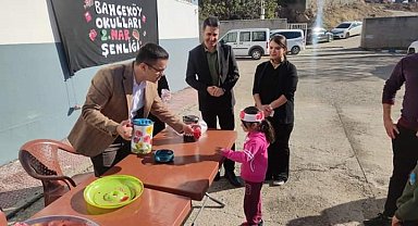 Çermik'te okul bahçesinde nar şenliği