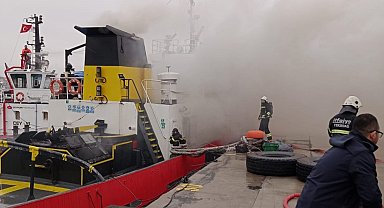 Ceyport Limanı'ndaki römorkörde yangın