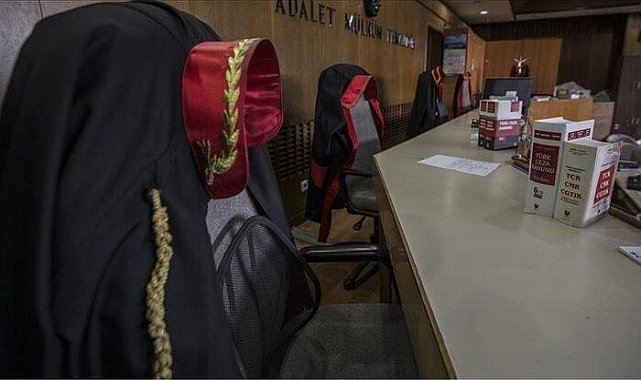 Cezaevindeki dayısı için adliyeye giden sahte savcı gerçek savcıya yakalandı!