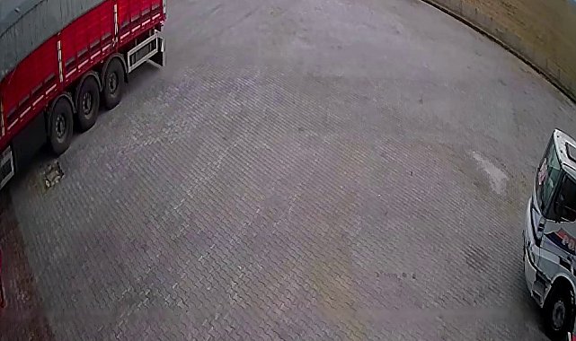 Çorum'daki trafik kazası güvenlik kamerasında