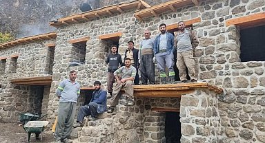 Çukurca'daki tarihi taş evleri restorasyon çalışmaları sona erdi