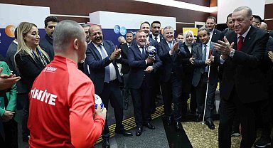 Cumhurbaşkanı Erdoğan, Avrupa Şampiyonu olan Down Sendromlu Futsal Milli Takımı oyuncularıyla bir araya geldi