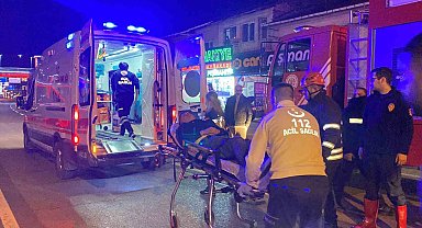 D-100'de tır ile otomobil çarpıştı : 2 yaralı