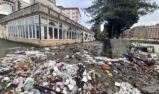 Dalgalar insanlığın pisliğini gün yüzüne çıkardı