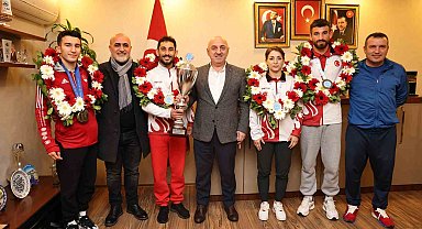 Darıca'nın dünya şampiyonlarına coşkulu karşılama