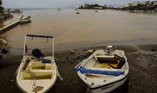 Datça'da deniz 15 dakikada çamurla kaplandı