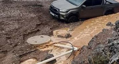 Denize 15 metre mesafede rögar kapağı ve kanalizasyon çukuru ortaya çıktı