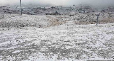 Denizli Kayak Merkezi yılın ilk beyaz örtüsünü aldı