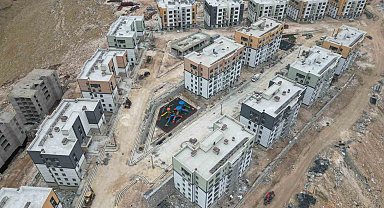 Deprem konutlarında çalışmalar devam ediyor