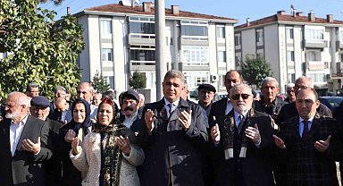 Depremde hasar gören cami