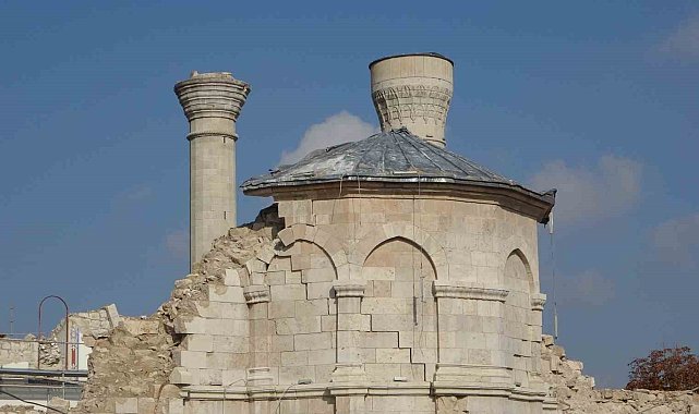 Depremde yıkılan asırlık Teze Cami'de restorasyon proje çalışmaları sürüyor