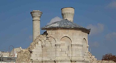 Depremde yıkılan asırlık Teze Cami'de restorasyon proje çalışmaları sürüyor