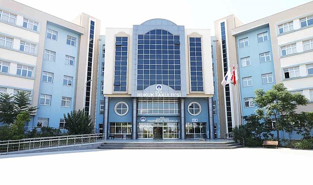 DEÜ Hukuk Fakültesi Türkiye'nin en iyileri arasında