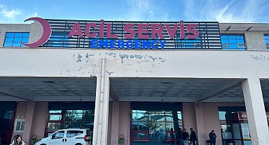 Diyarbakır'da ablasının kucağında karşıya geçen kardeşlere otomobil çarptı: 1 ölü