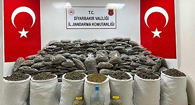Diyarbakır'da EYP ve teröristlere ait yaşam malzemeleri ele geçirildi
