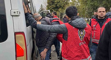 Diyarbakır'da izinsiz gösteri yapan HEDEP ve DBP'lilere polis müdahalesi: 50 gözaltı