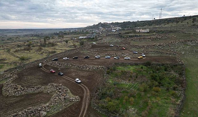 Doğa tutkunları Şırnak Cehennem Deresi'nde kamp kurup hamsi pişirdi