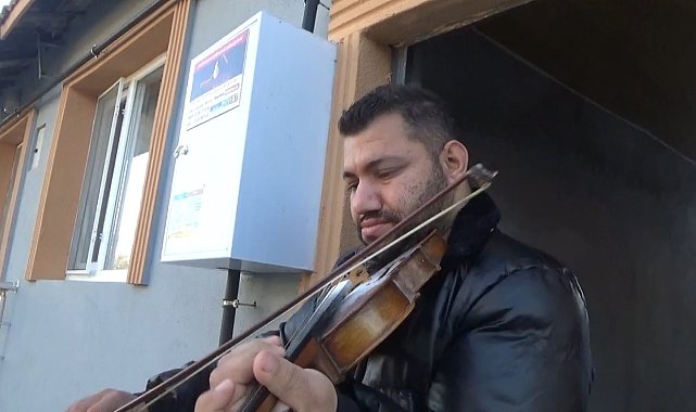 Doğal gaz açılışını keman çalarak kutladı