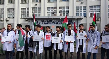 Doktorlar ve tıp öğrencileri Gazze'deki hastane katliamına isyan etti