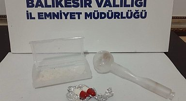 Dolandırıcılık ve sahtecilikten aranan şahıs Bandırma'da yakalandı