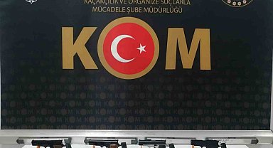 Durdurulan araçtan 9 tabanca çıktı