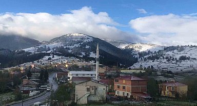 Dürtmen Dağı'na mevsimin ilk karı düştü