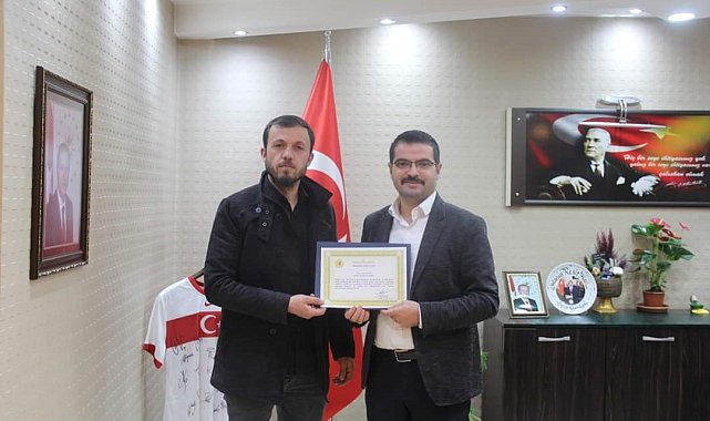 Duyarlı berbere Kaymakam'dan 'Teşekkür Belgesi'