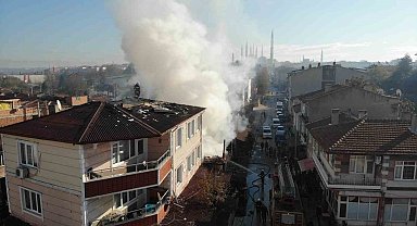 Edirne'de yangın 3 katlı binaya sıçradı