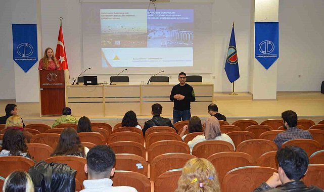Eğitim Fakültesinde "TÜBİTAK 2209-A Üniversite Öğrencileri Araştırma Projeleri Destekleme Programı" bilgilendirme toplantısı