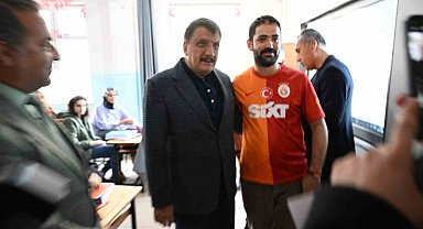 EKPSS kursiyerlerine ek kaynak kitapları dağıtıldı