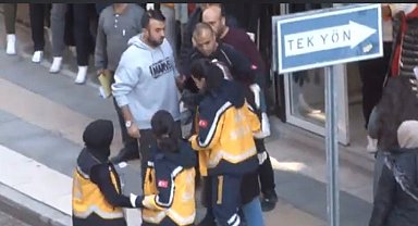 Elazığ'da yolda yürürken başına cam düşen kadın yaralandı