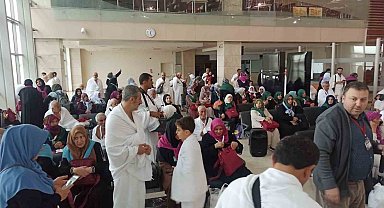Elazığ'dan umreye giden vatandaşlar dualarla uğurlandı