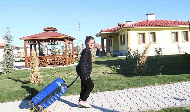 Enkaz kentte afet konutlarında yaşam başladı