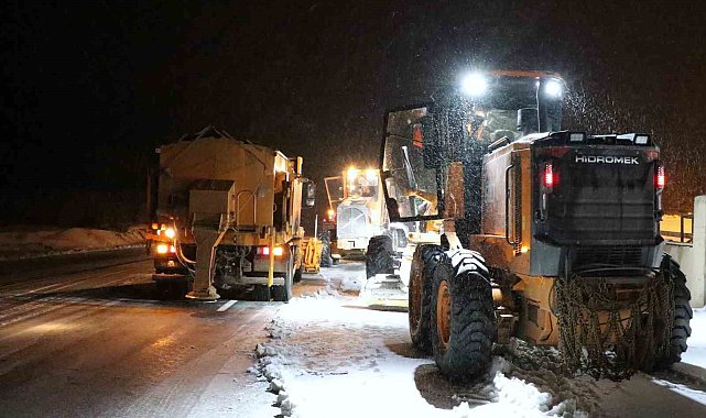 Erzincan'ın yüksek kesimlerinde kar ve tipi ulaşımı etkiledi