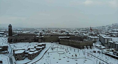 Erzurum karla beyaza büründü