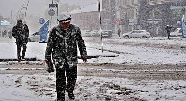 Erzurum'da eğitime kar engeli