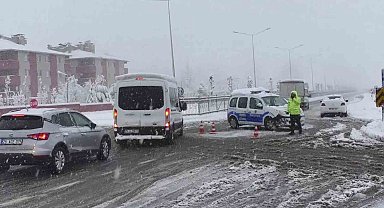 Erzurum'da kar esareti