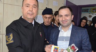Esenköy'de jandarmadan Öğretmenler Günü jesti
