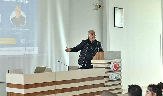 Esenyurt'ta üniversiteye hazırlanan gençlere seminer verildi
