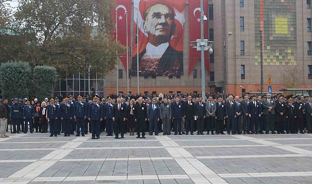Eskişehir'de 10 Kasım Atatürk'ü anma töreni