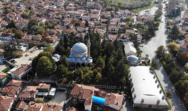 Eskişehir'de yüzyıllardır ayakta kalan tarihi cami vatandaşları cezbediyor