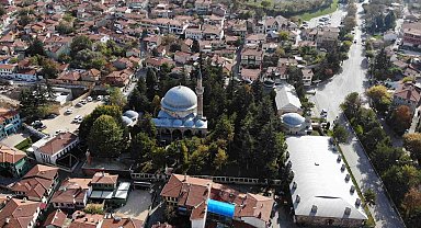 Eskişehir'de yüzyıllardır ayakta kalan tarihi cami vatandaşları cezbediyor